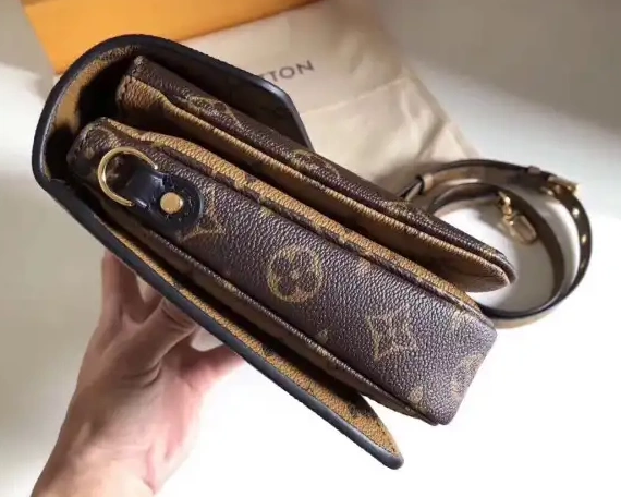 Louis POCHETTE Vuitton METIS 0427